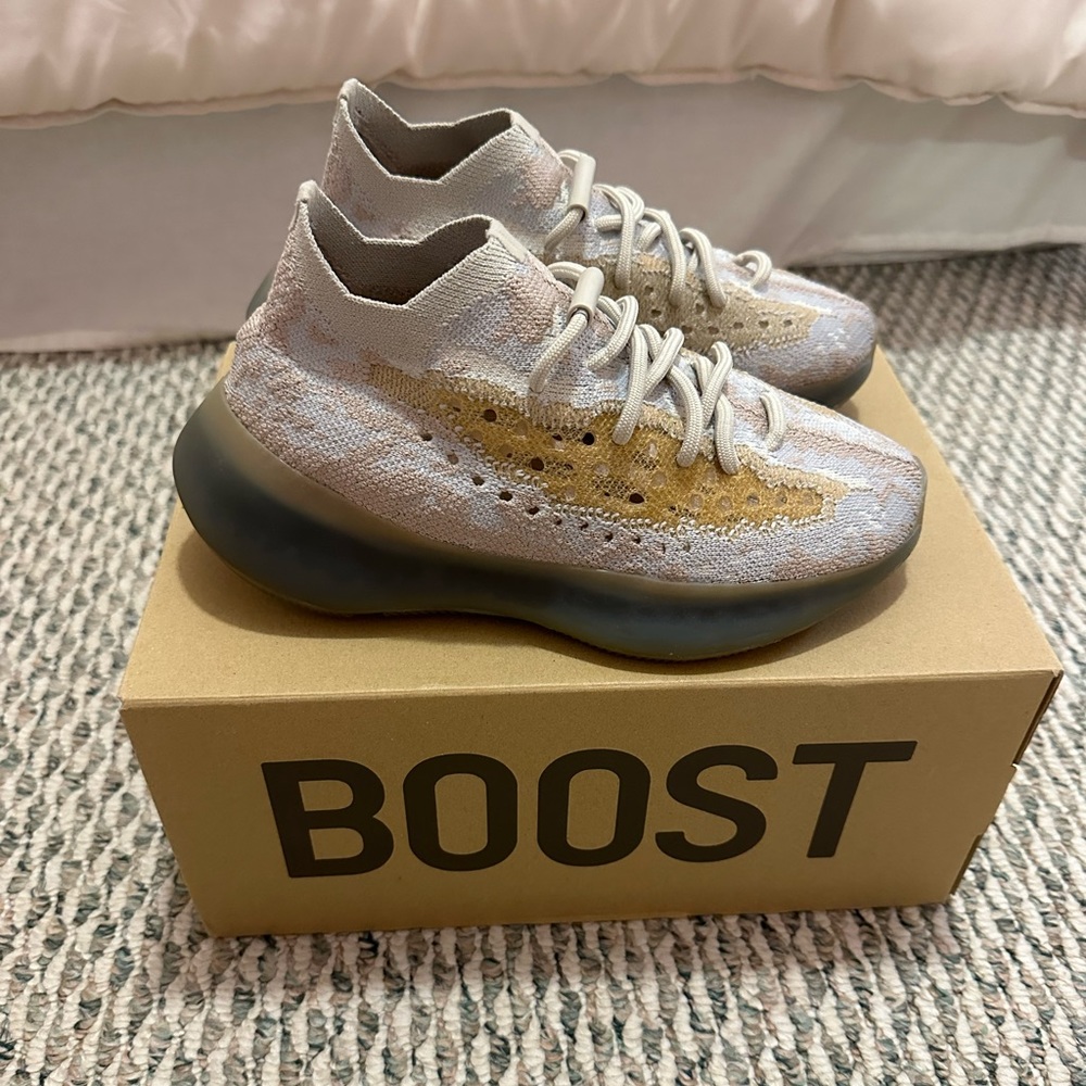 Yeezy boost 380 pepper size 4.5